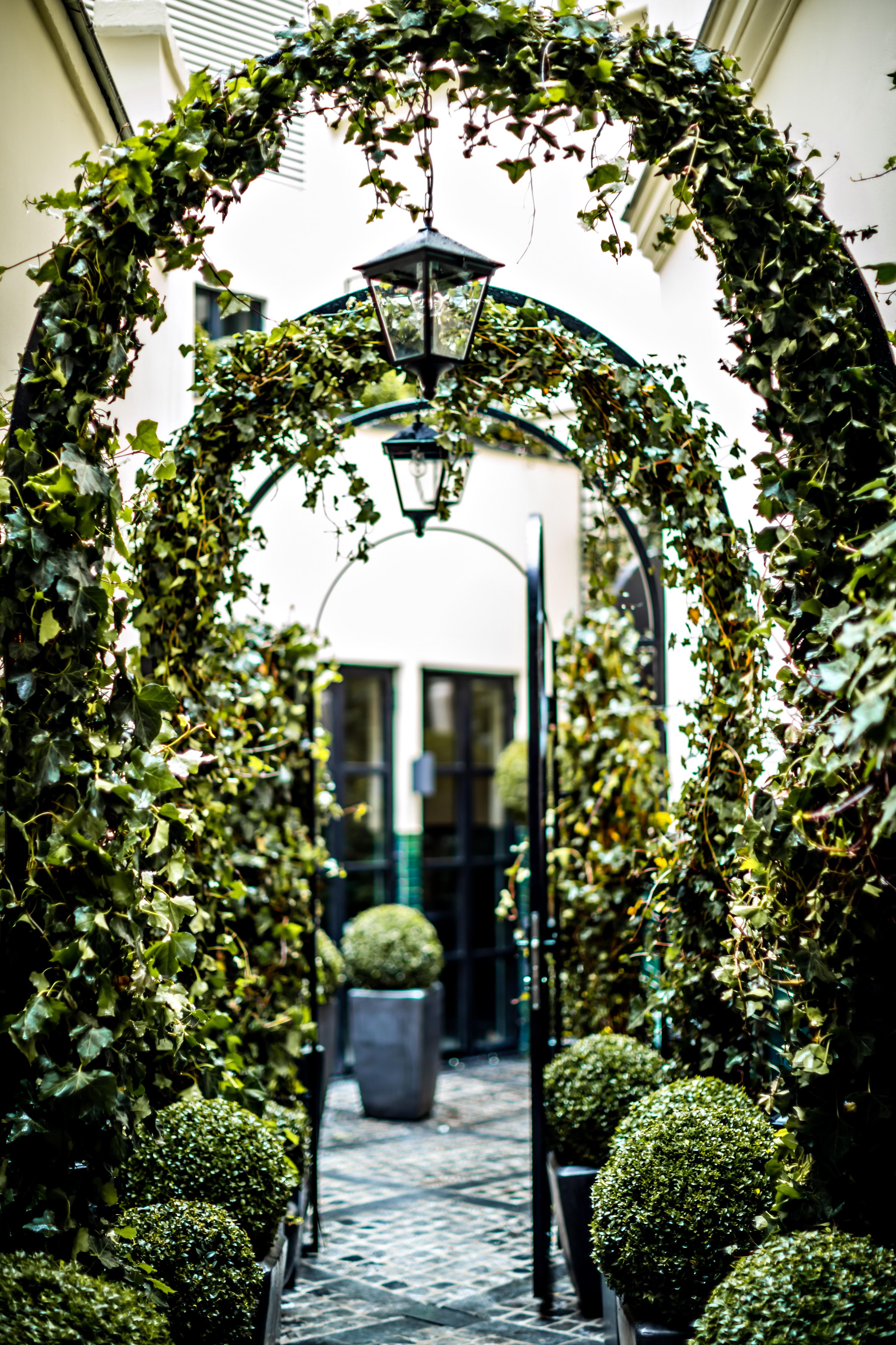 Monsieur George-Champs Elysees Paris Exterior photo